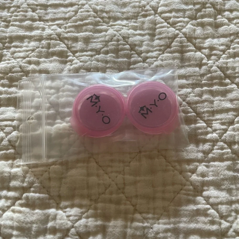 NWT Myco Cosmetics magnetic closing round cosmetic holders